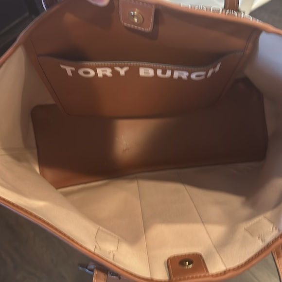Tory Burch Tote in Great Condition ! - Picture 4 of 4
